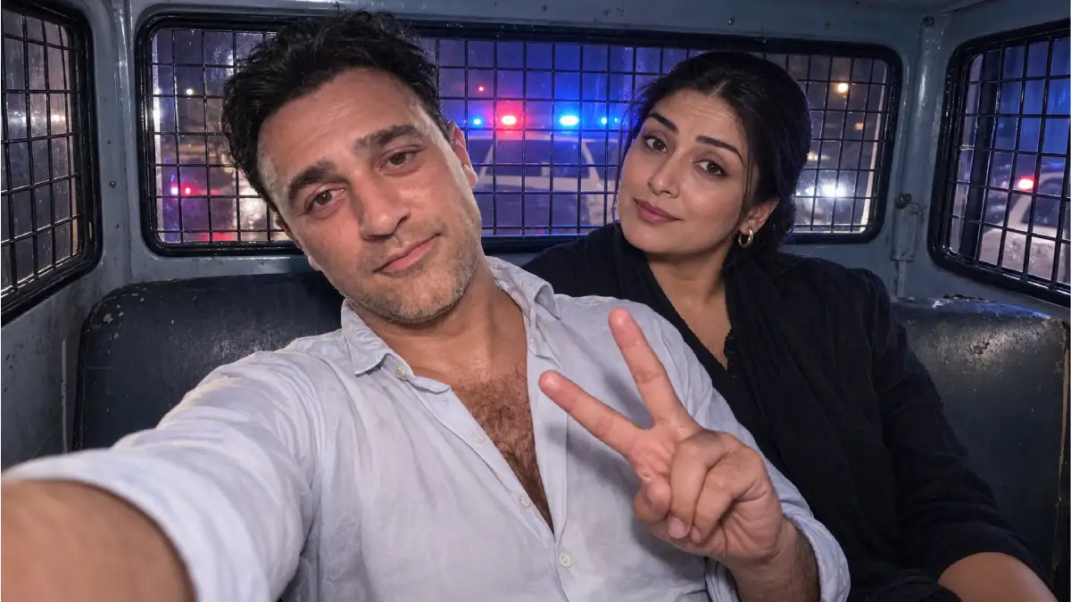 “Apparently I’m going for a drive” — पुलिस वैन से इमरान ख़ान की सेल्फ़ी, गर्लफ्रेंड लेखा वॉशिंगटन भी हिरासत में